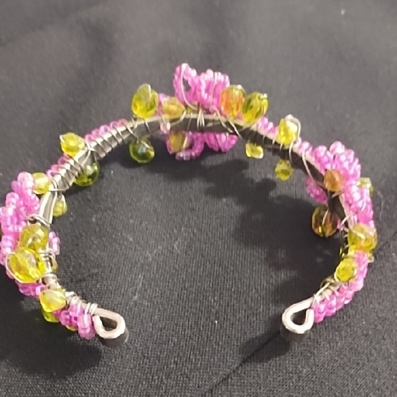 Y2K Vibrant Pink and Green Beaded Floral Jewelry Set Bracelet & Post Earrings - Picture 5 of 13